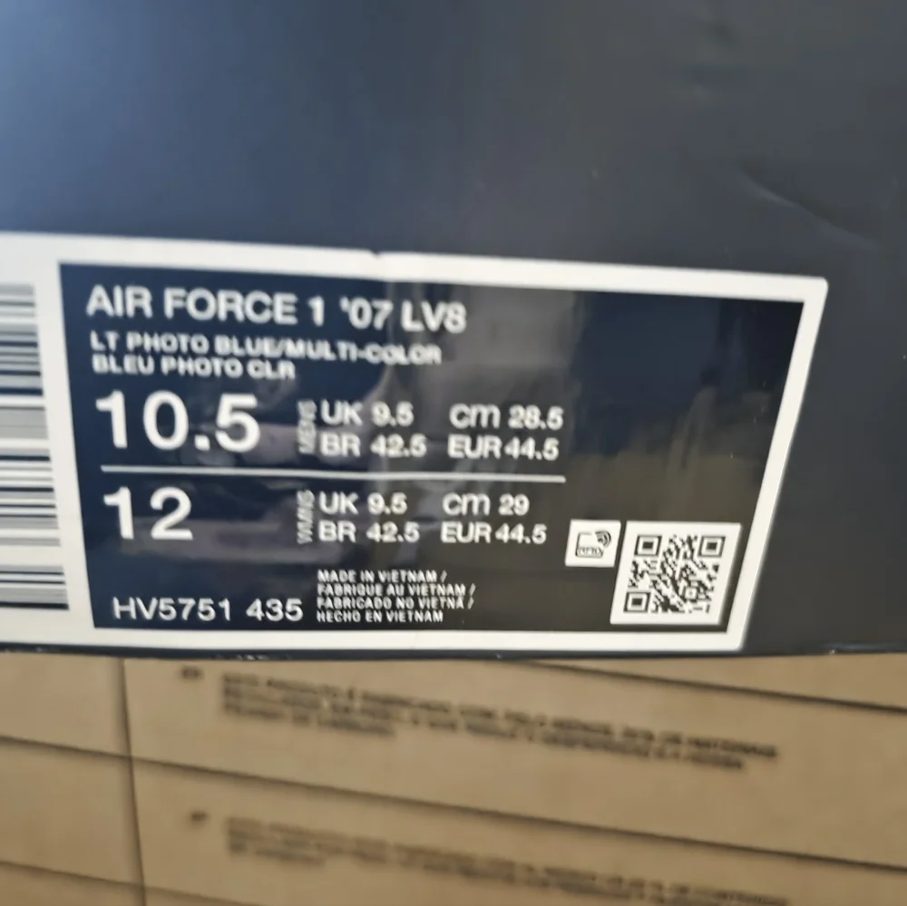 Nike AF1 LV8, Size 10.5 White and Royal Blue Low Top Air Sneakers BRAND NEW! - Picture 5 of 6